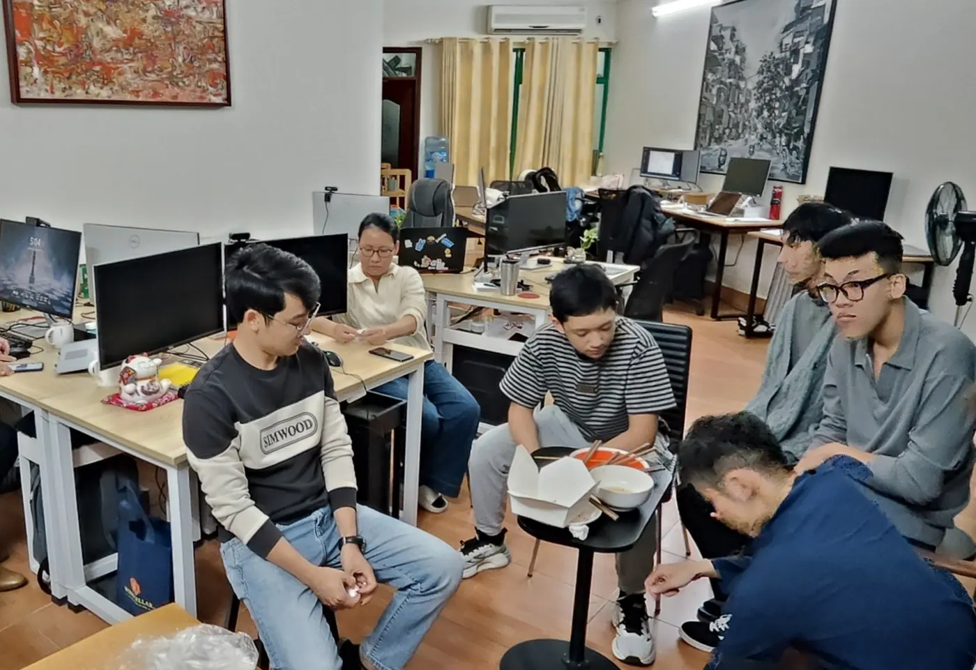 Đội ngũ của công ty AI nơi Quang làm việc đều đặn